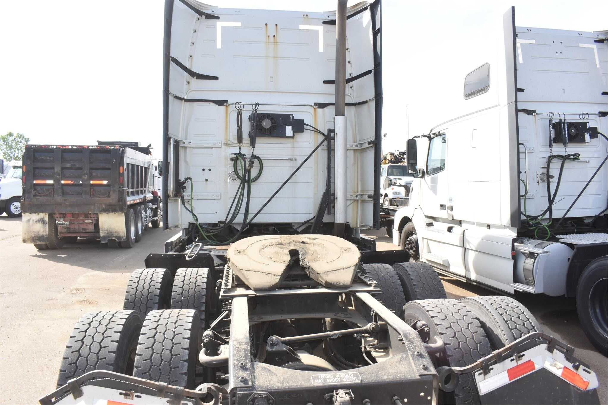 2016 Volvo VNL670 image 4