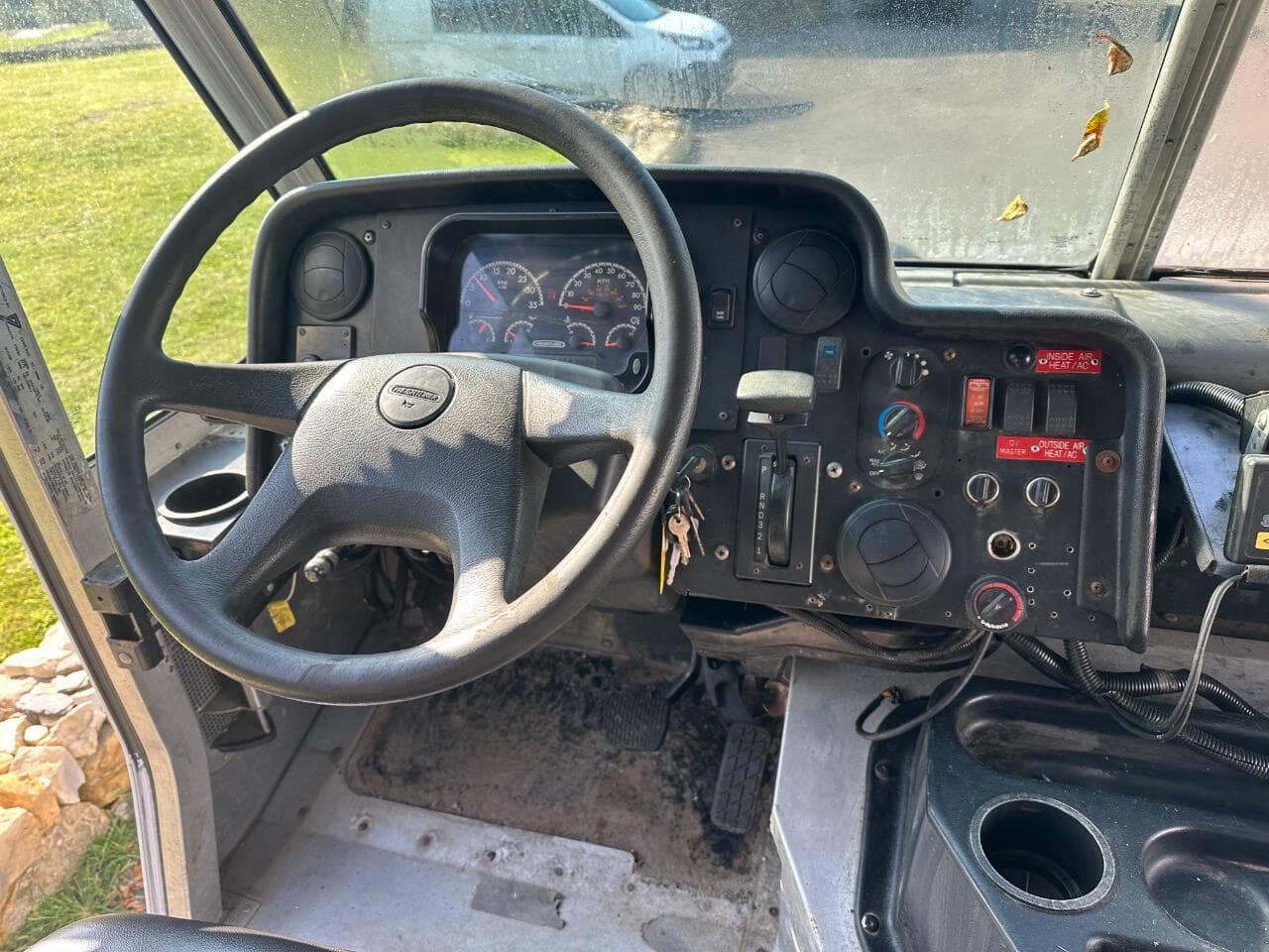 2014 Freightliner MT45 image 15