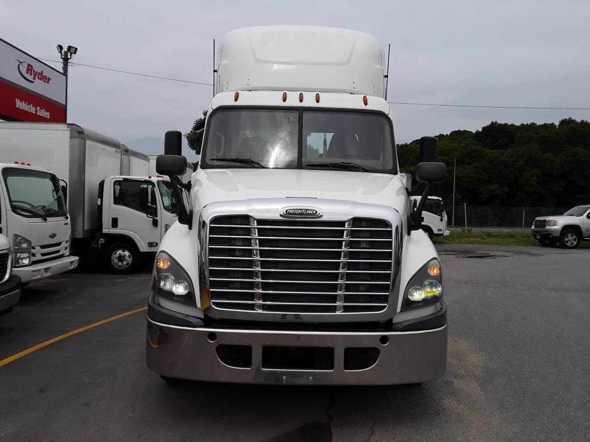 2018 Freightliner Cascadia image 2