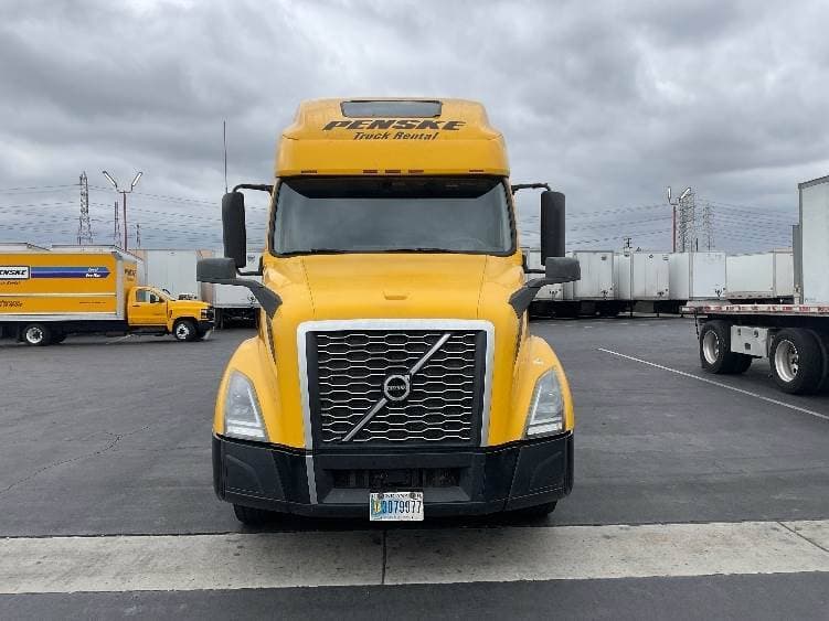 2022 Volvo VNL image 2