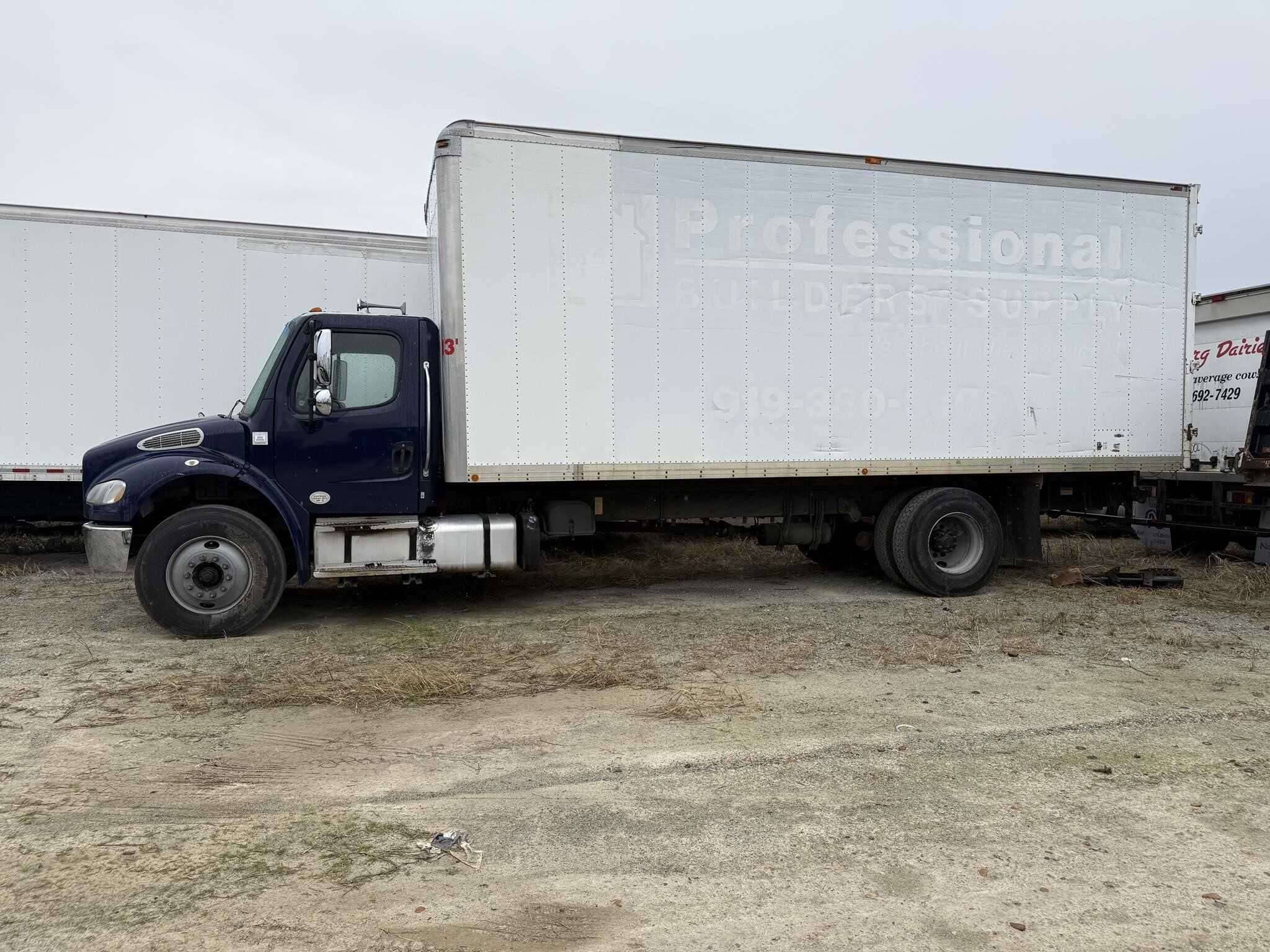 2017 Freightliner M2 image 2