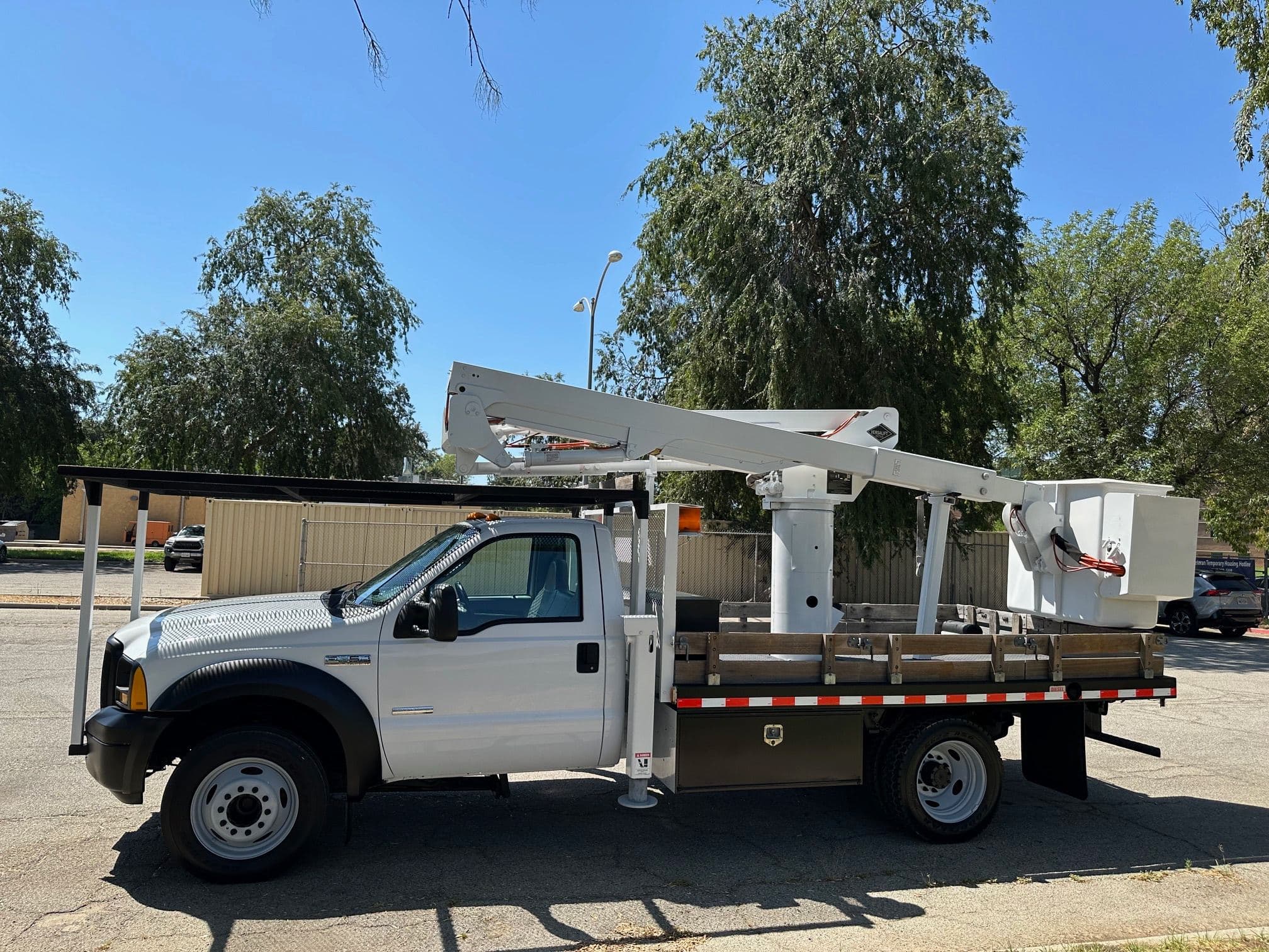 2007 Ford F-550 Bucket Truck image 9