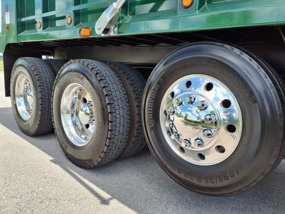 2025 Kenworth T880 image 10