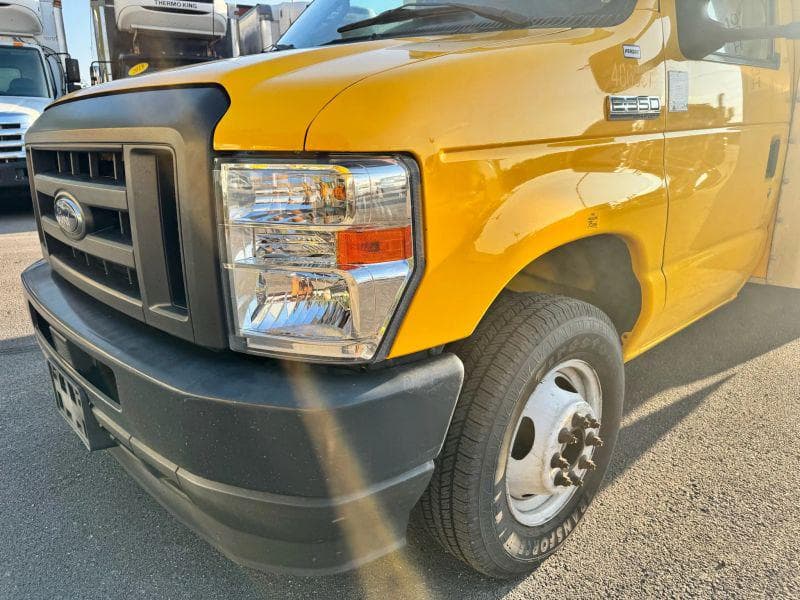 2022 Ford CF8000 image 10