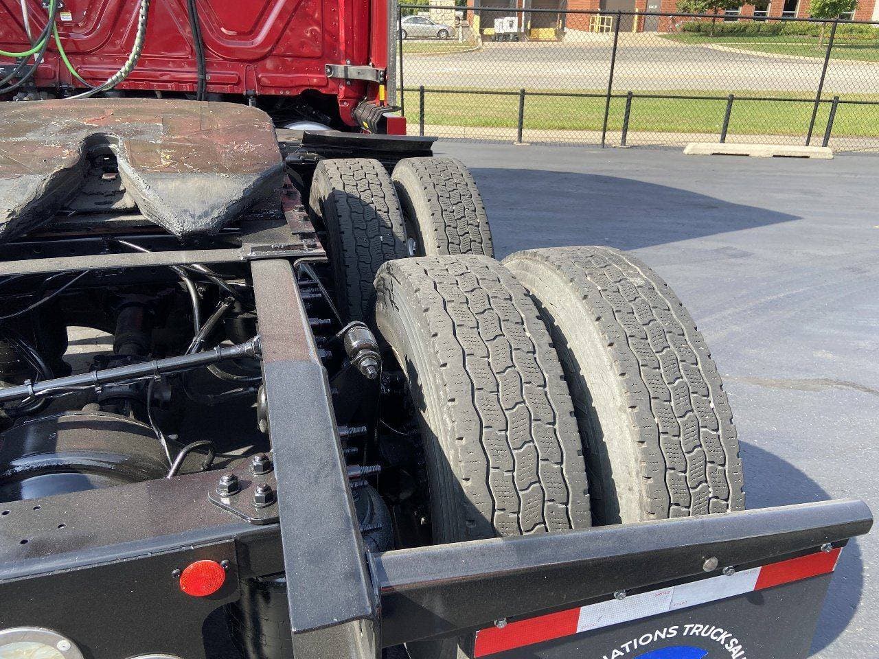 2020 FREIGHTLINER Cascadia CA126 Tandem Axle Sleeper image 22