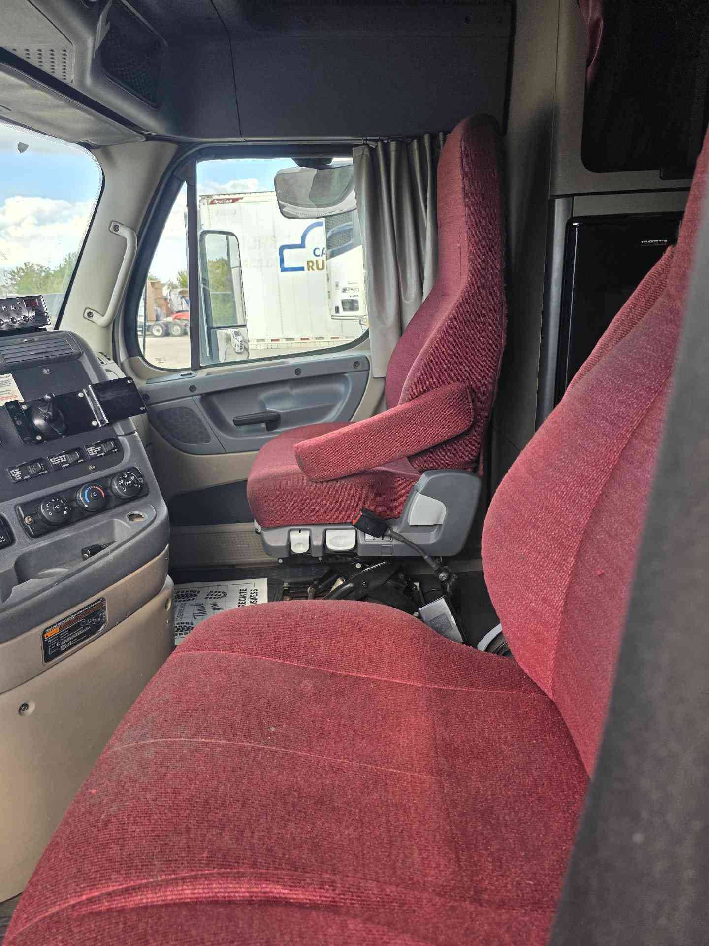 2016 Freightliner Cascadia image 6