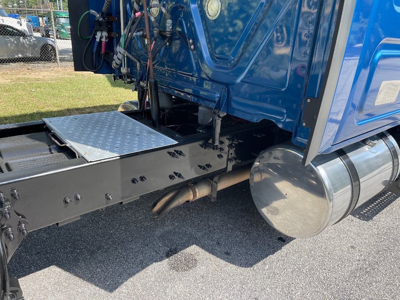 2020 Freightliner Cascadia 126 image 14