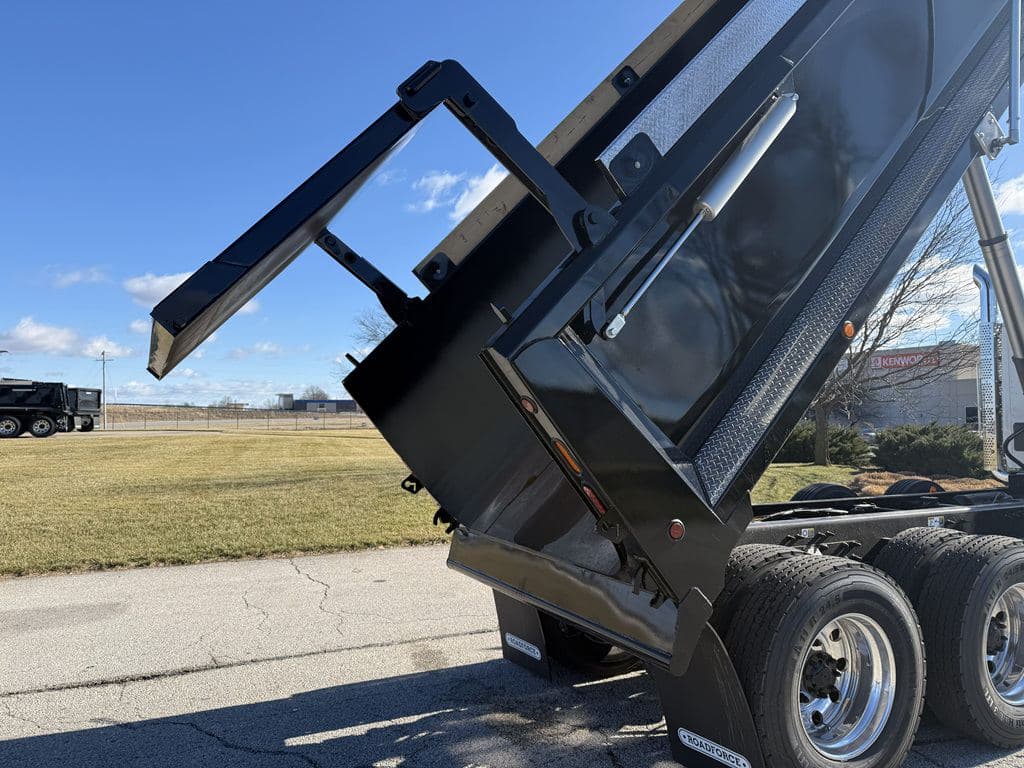 New 2026 KENWORTH T880S image 16