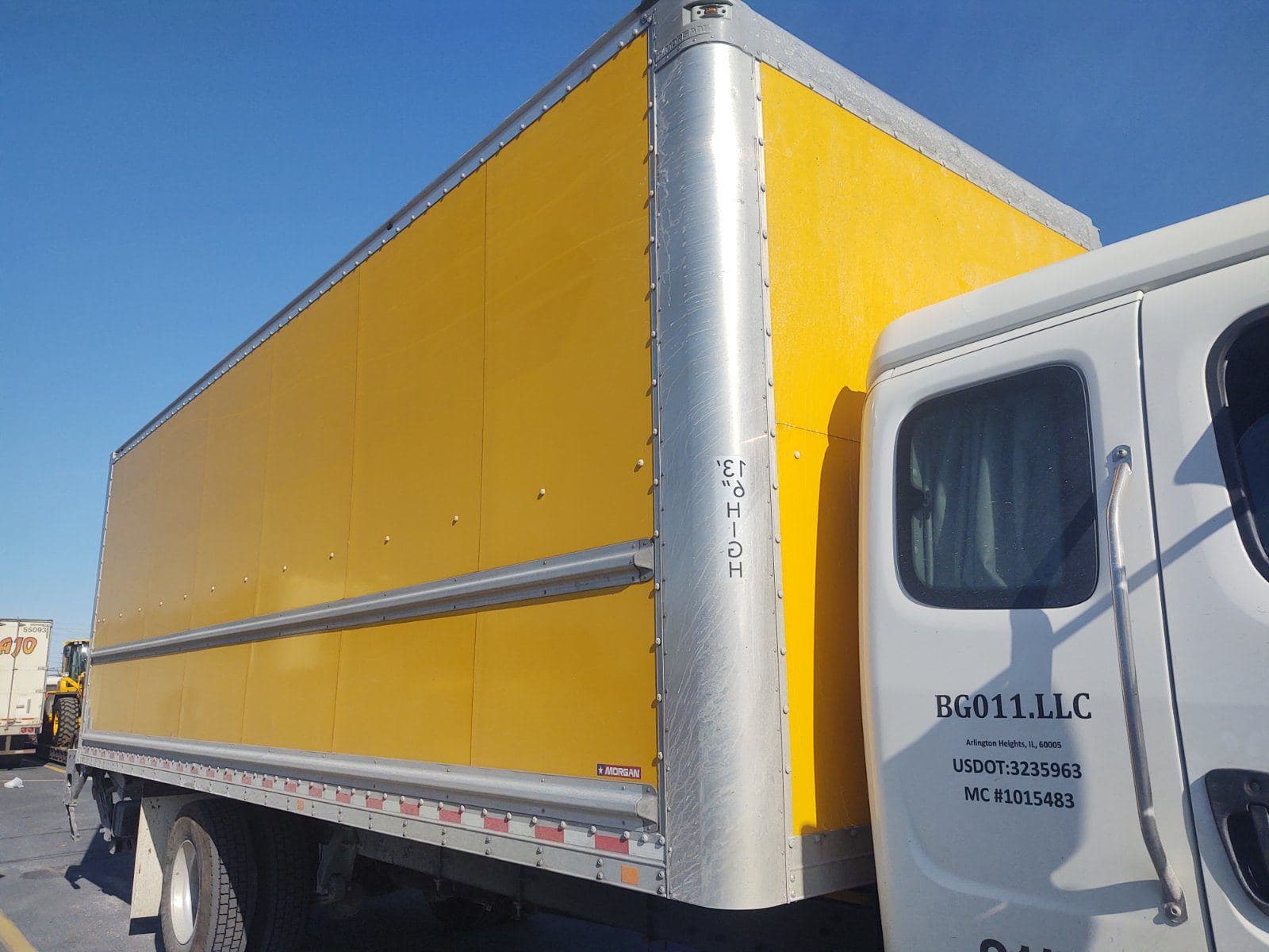 2021 Freightliner M2 image 2