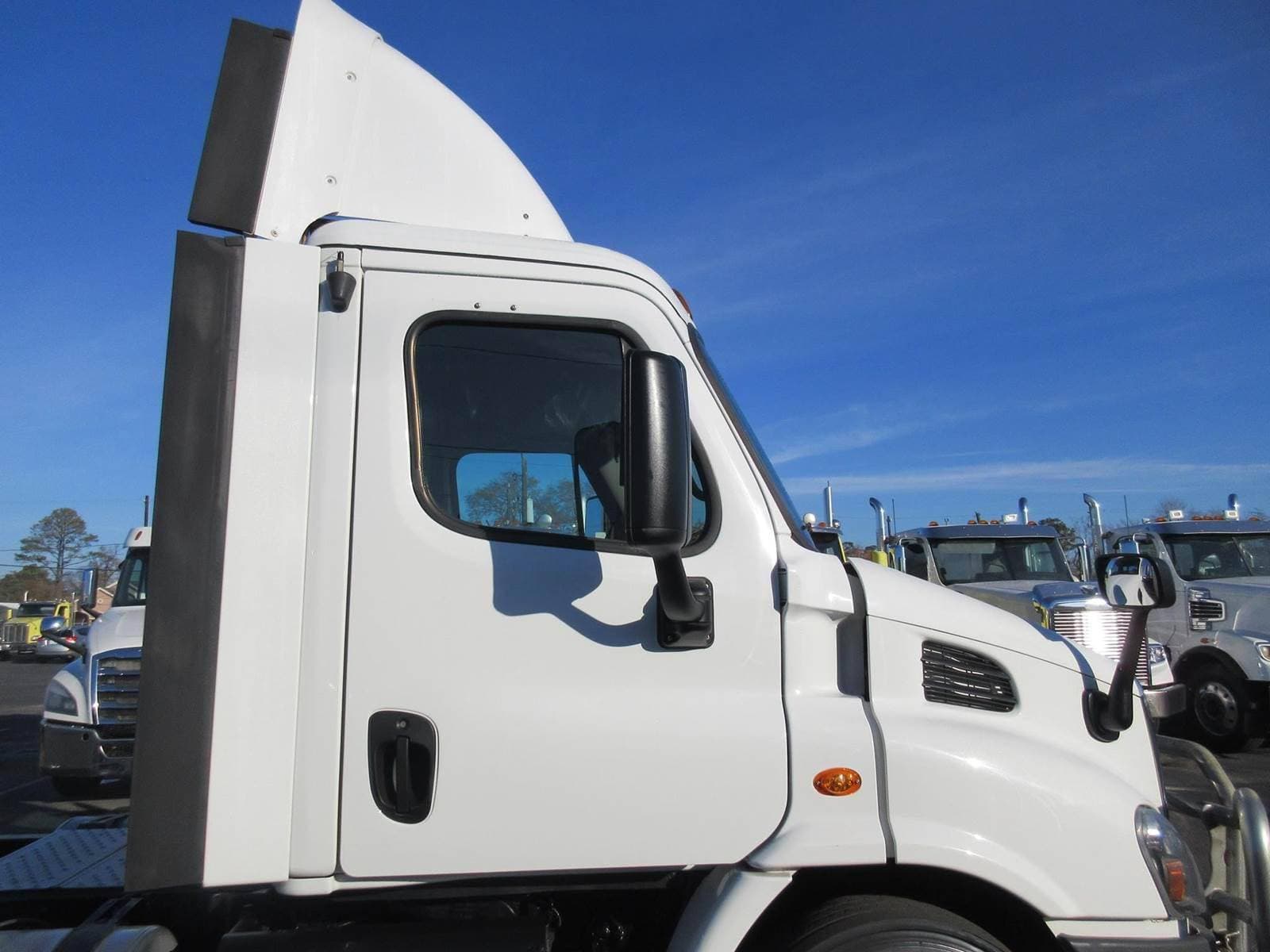 2018 Freightliner Cascadia 113 image 17