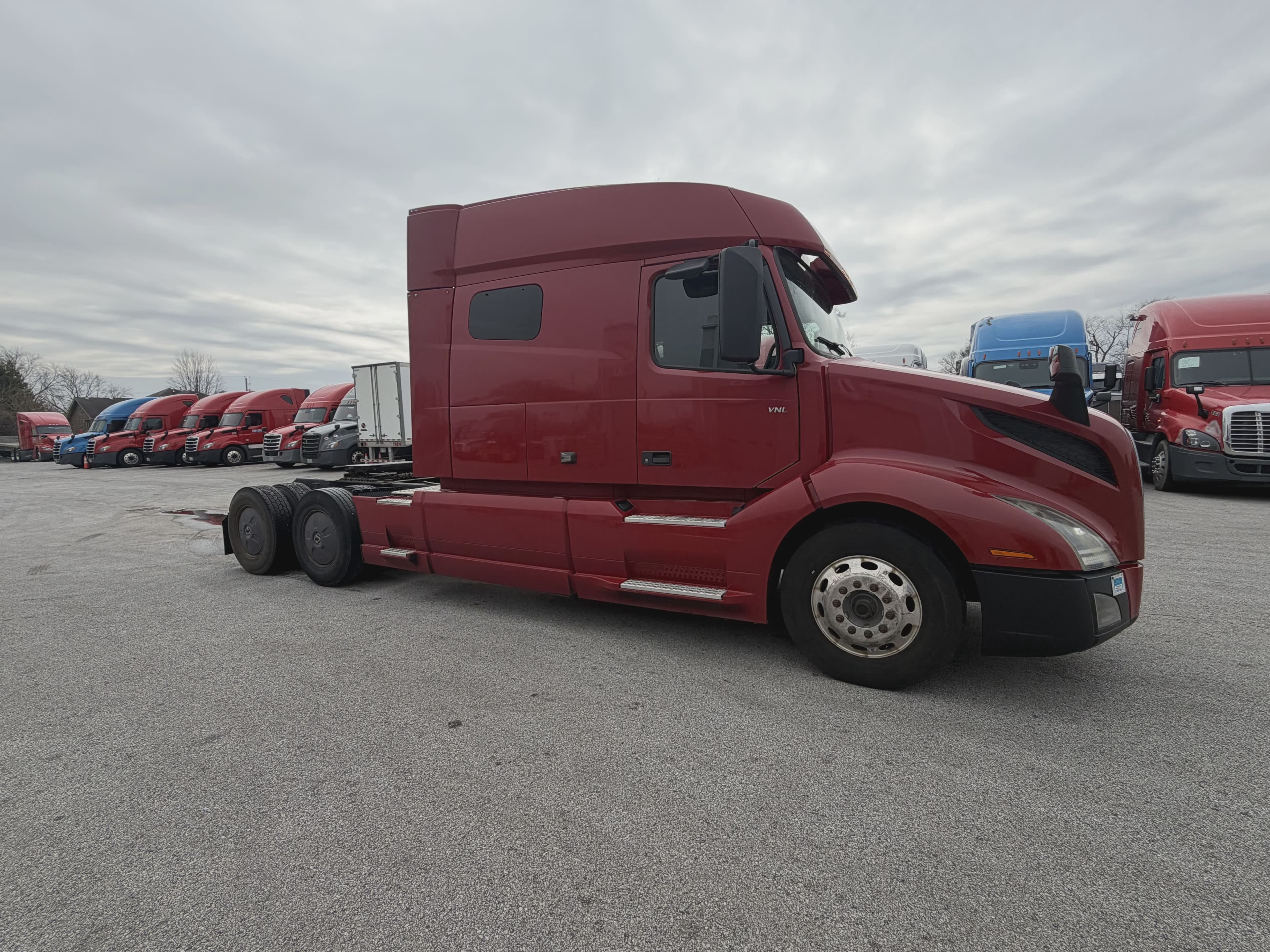 2019 Volvo VNL64T740 image 3