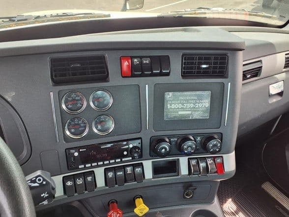 2023 Kenworth T880 image 14