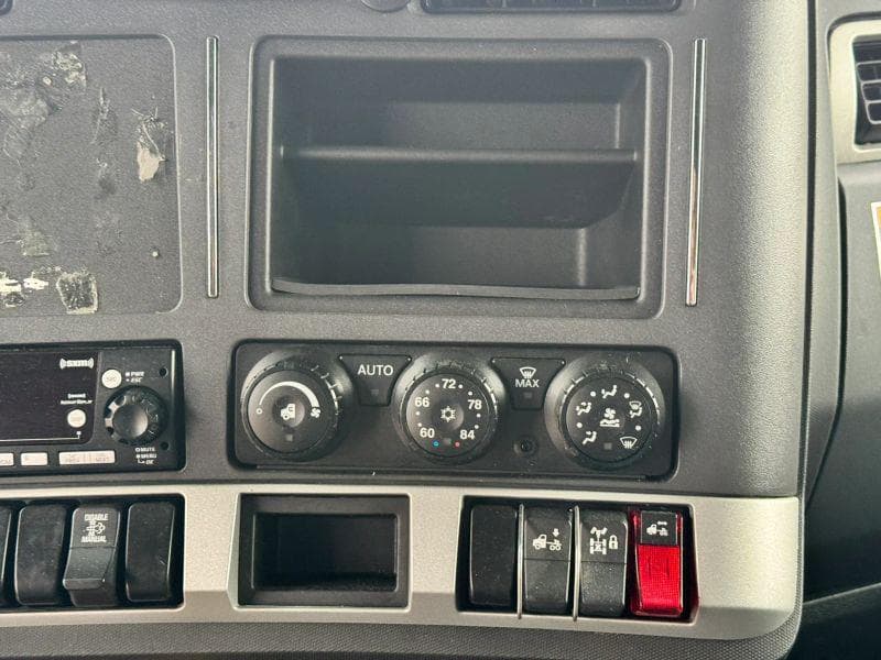 2023 Kenworth T600 image 26