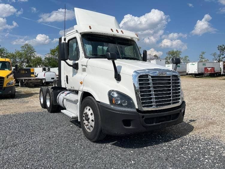 2018 Freightliner Cascadia image 3
