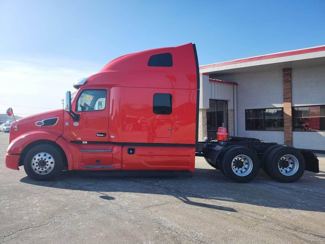 2021 Peterbilt 579 image 3