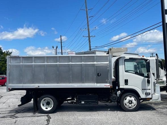 2024 Isuzu NRR image 22