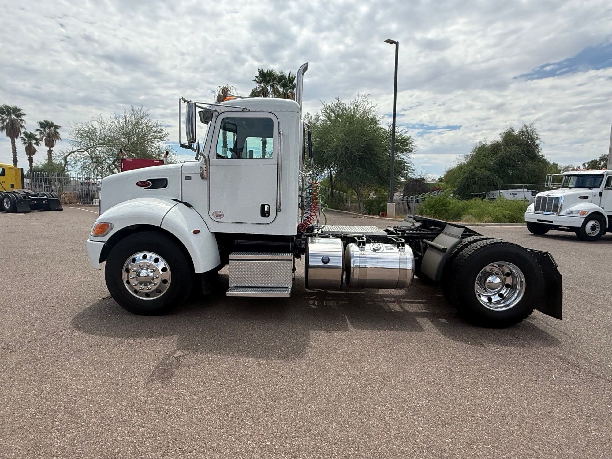 2019 Peterbilt 337 image 2