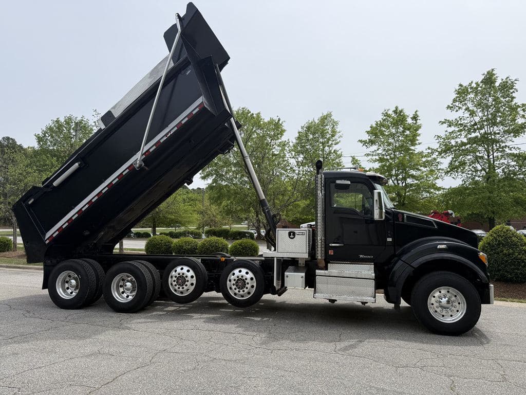 Used 2021 KENWORTH T880S image 3