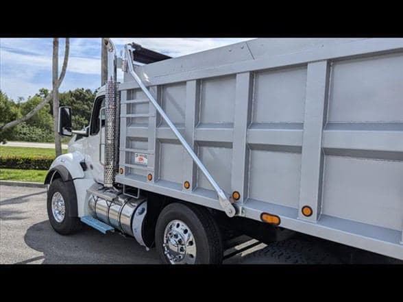 2025 Kenworth T880 image 17