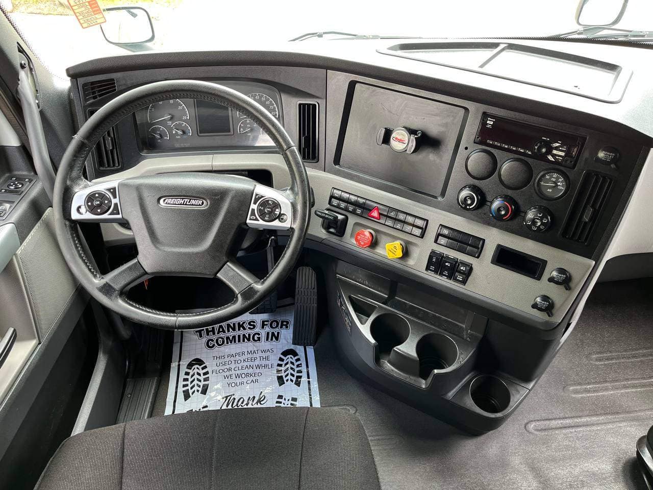 2020 Freightliner Cascadia 126 #1147 image 12