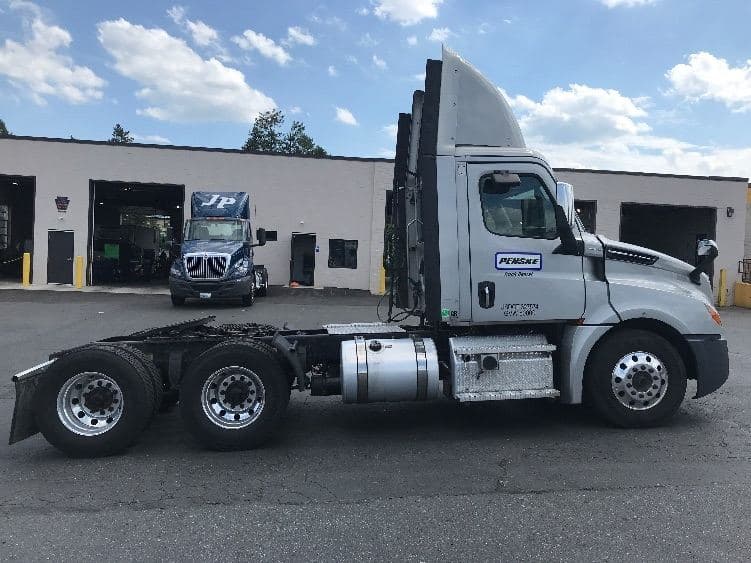 2020 Freightliner Cascadia 126 image 8