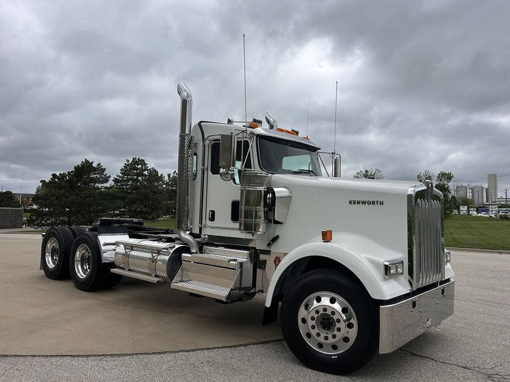 New 2027 KENWORTH W900L image 6