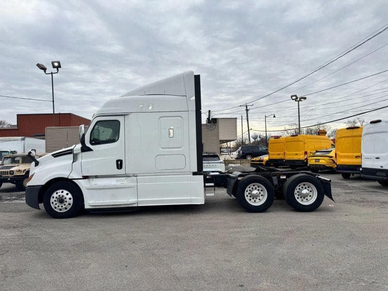 2020 Freightliner Cascadia image 9