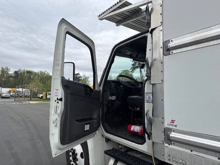 2022 International MV607 Refrigerated Truck - 220HP, 6 Speed Automatic, Carrier S9 image 14