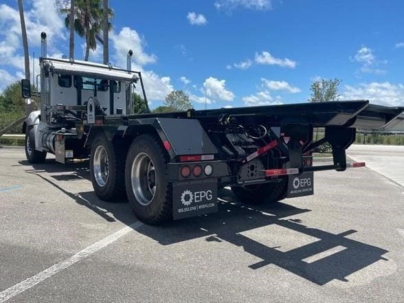 2025 Kenworth T880 image 9