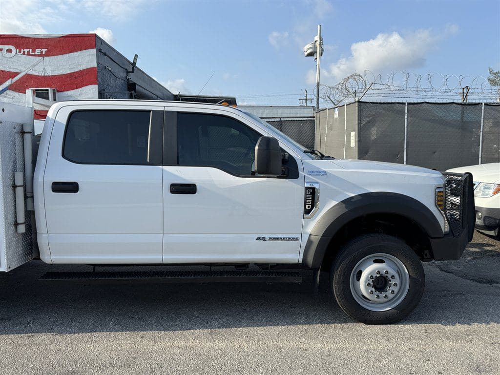 2018 Ford F550 image 17