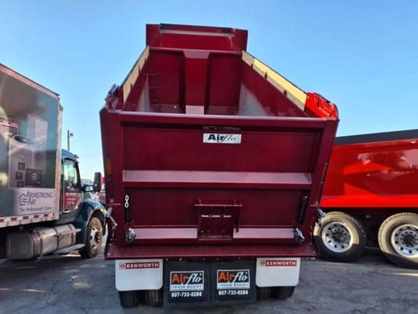 2025 Kenworth W990 image 15