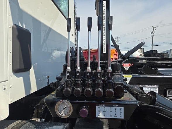 2025 Kenworth T880 image 8