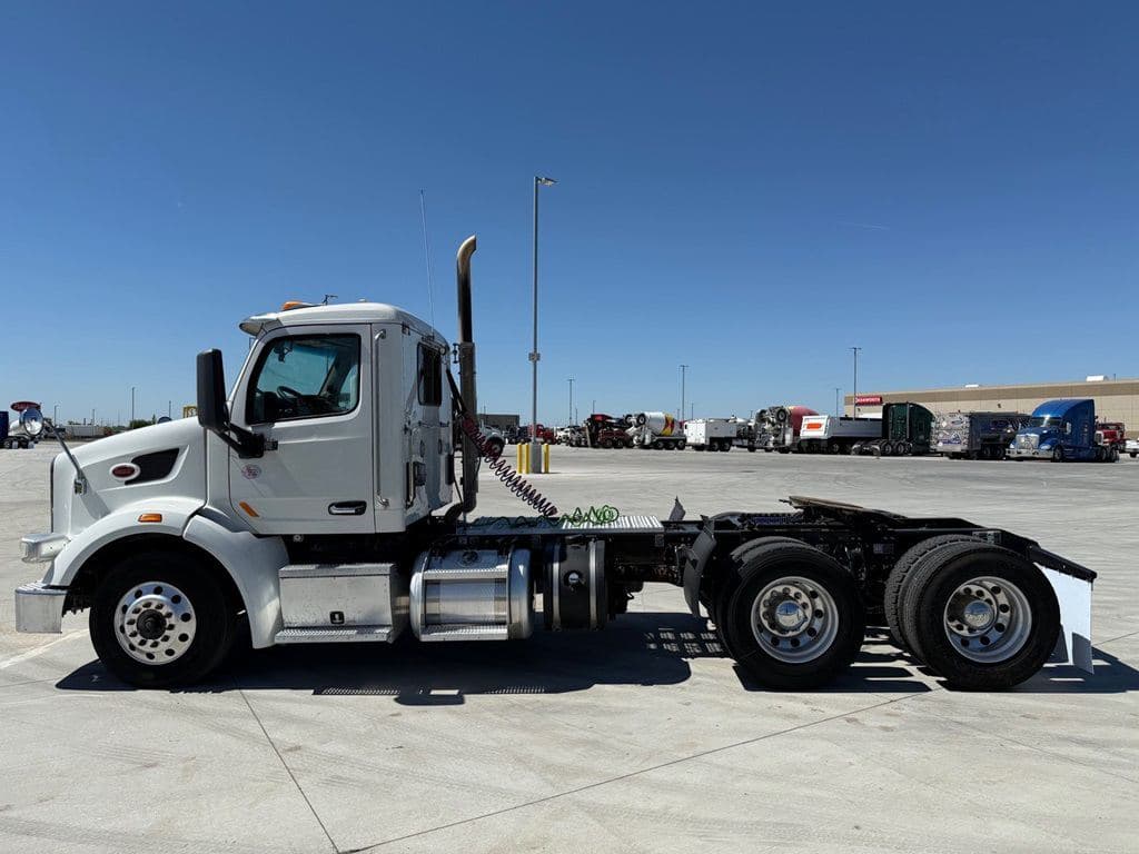 Used 2020 PETERBILT 567 image 6