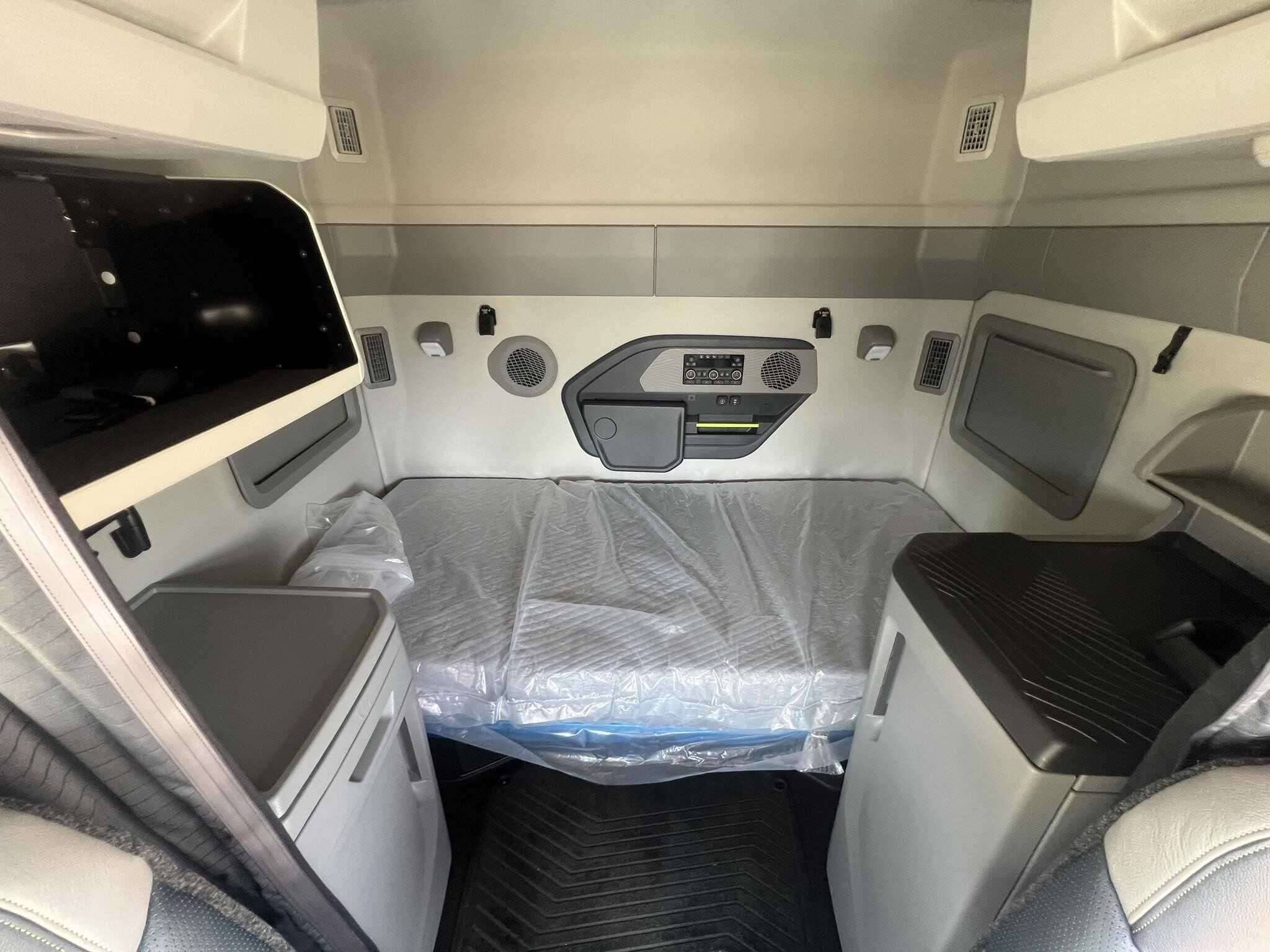 New 2026 VOLVO VNL64T840 Conventional - Sleeper Truck in Bossier City, LA image 7