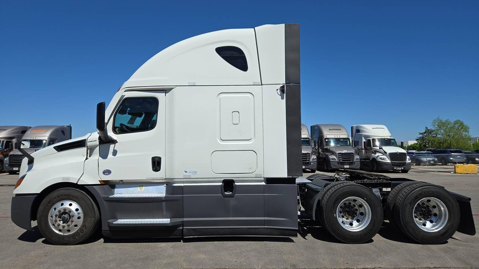 2024 Freightliner Cascadia 126 image 2