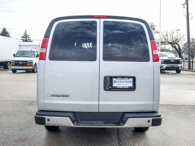 2025 Chevrolet Express 3500 LT Passenger image 4