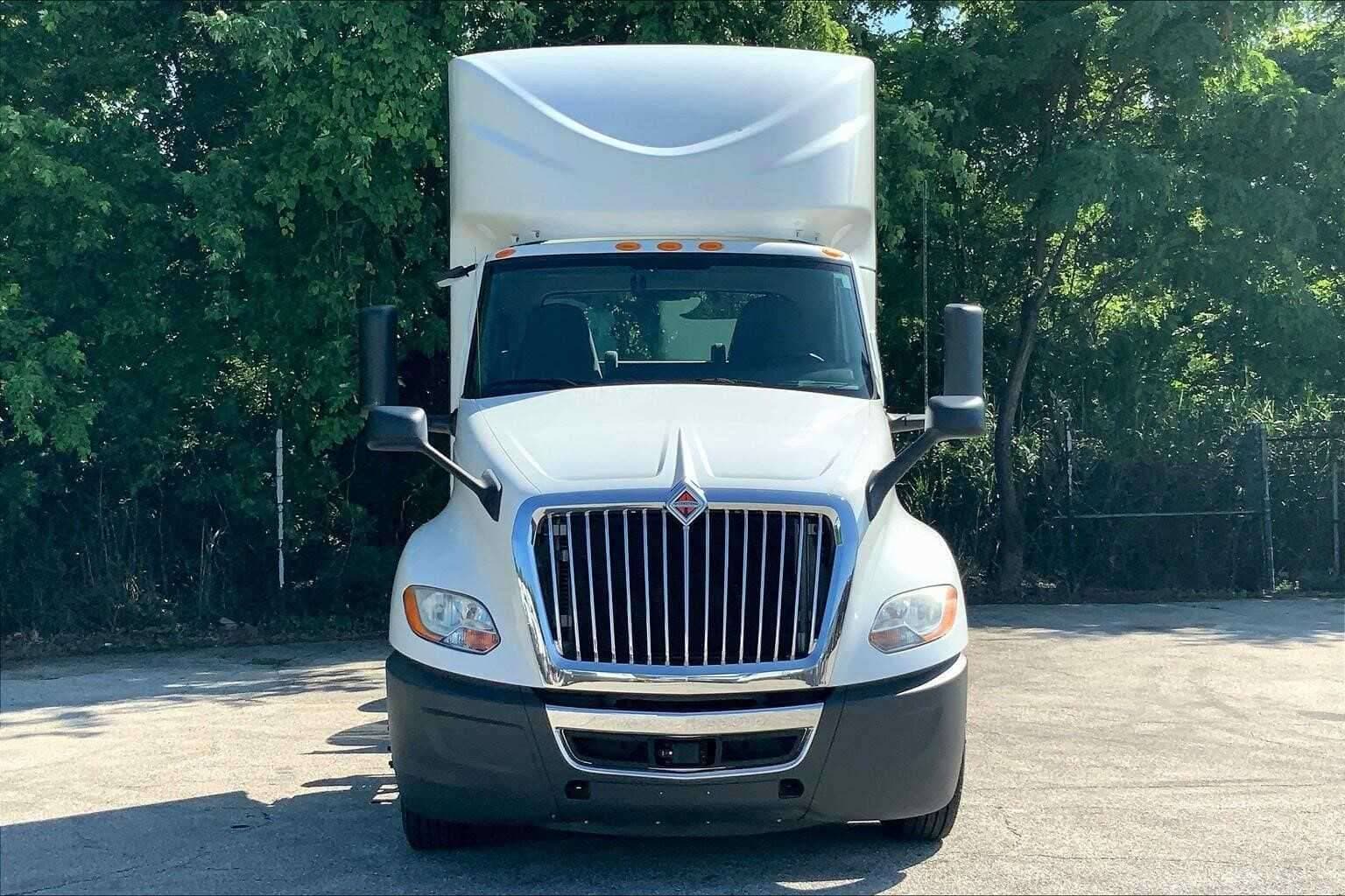 2020 International LT625 image 3