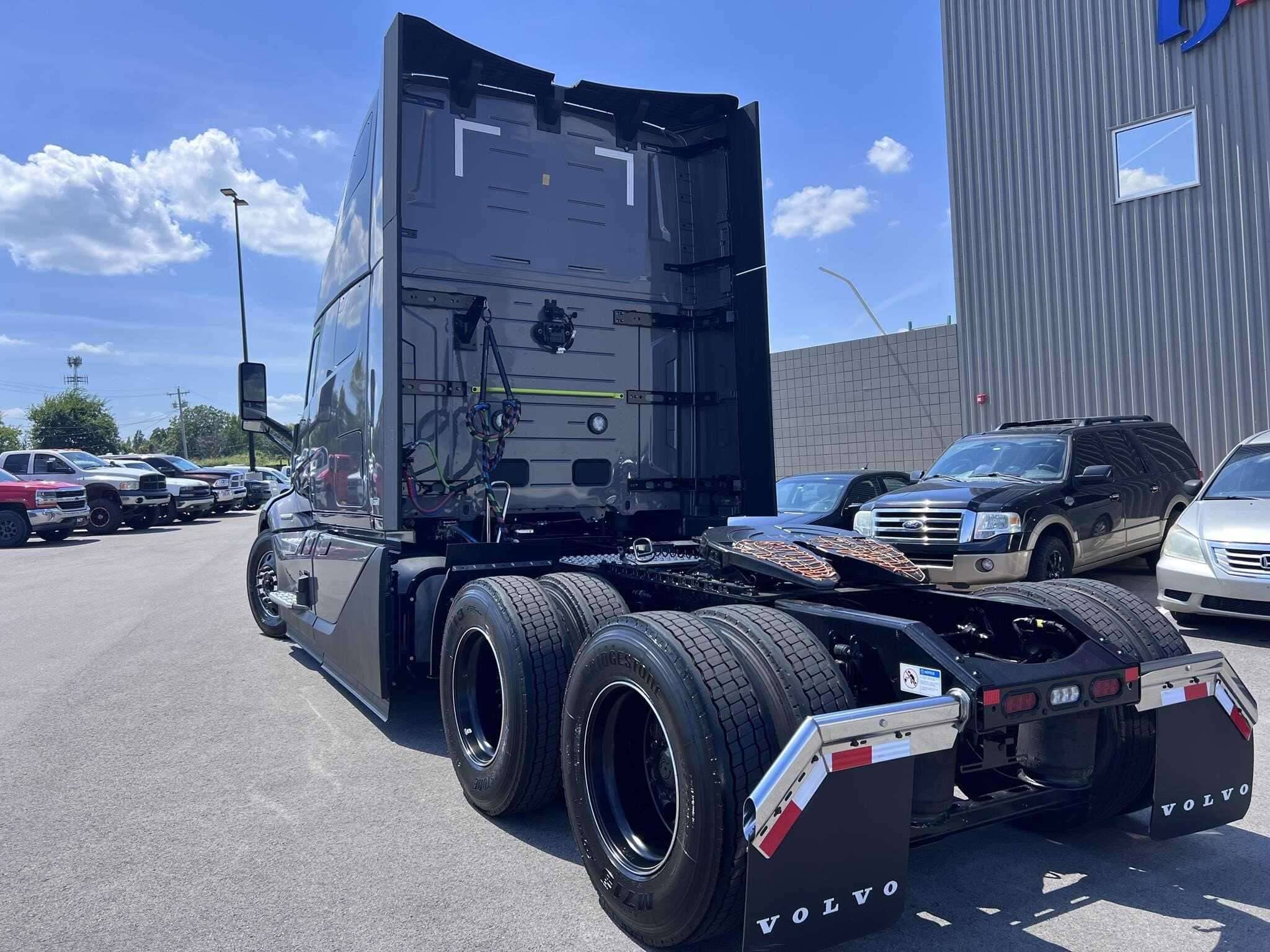 New 2026 VOLVO VNL64T860 Conventional - Sleeper Truck  image 2