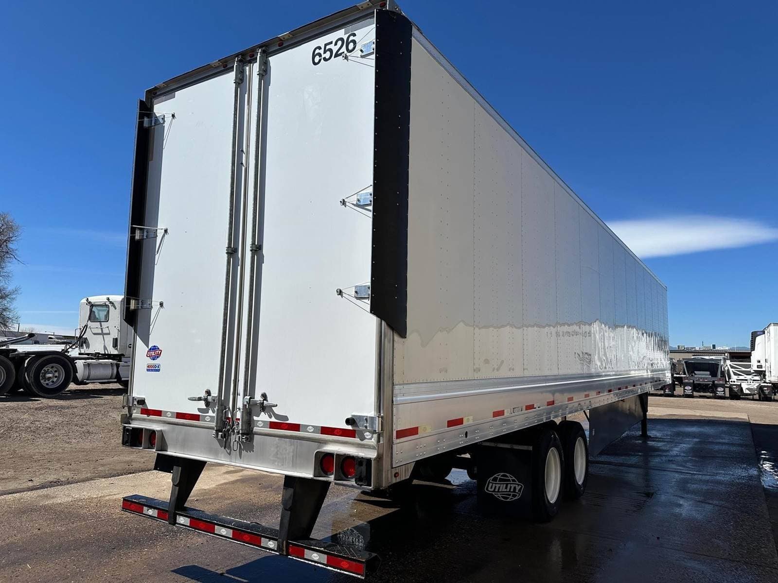 2019 Utility 4000D-X image 10