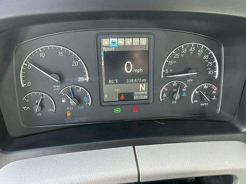 2021 Freightliner Cascadia 126 image 7