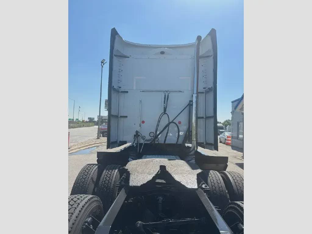 Used 2022 MACK Conventional - Sleeper Truck image 8