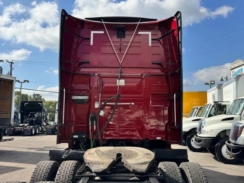 2021 Volvo VNL image 13