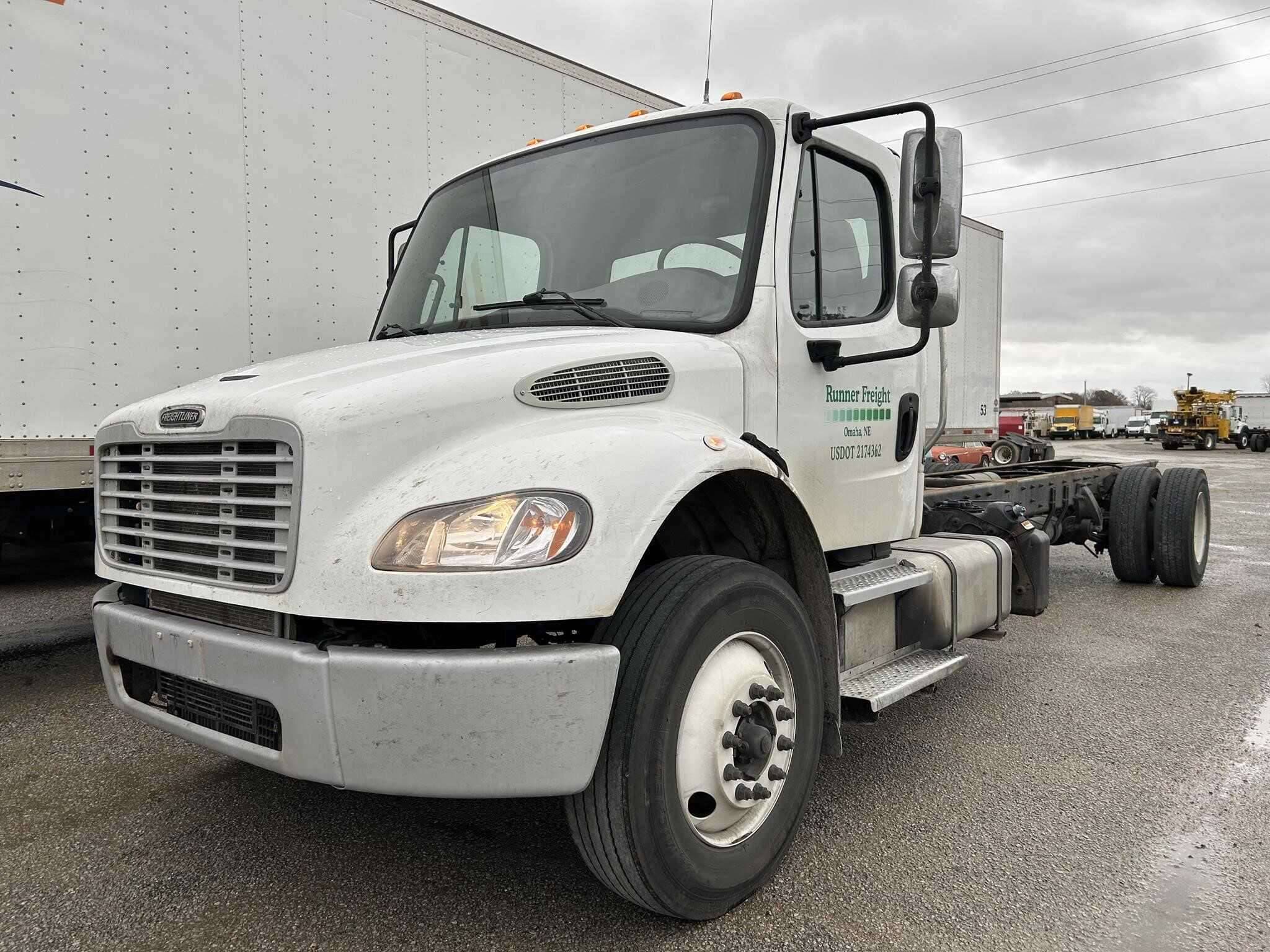 2018 Freightliner M2 image 13