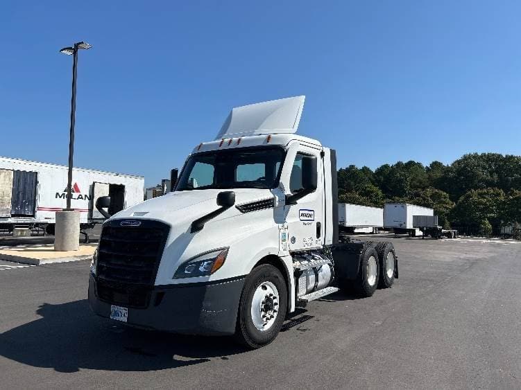 2021 Freightliner Cascadia image 2