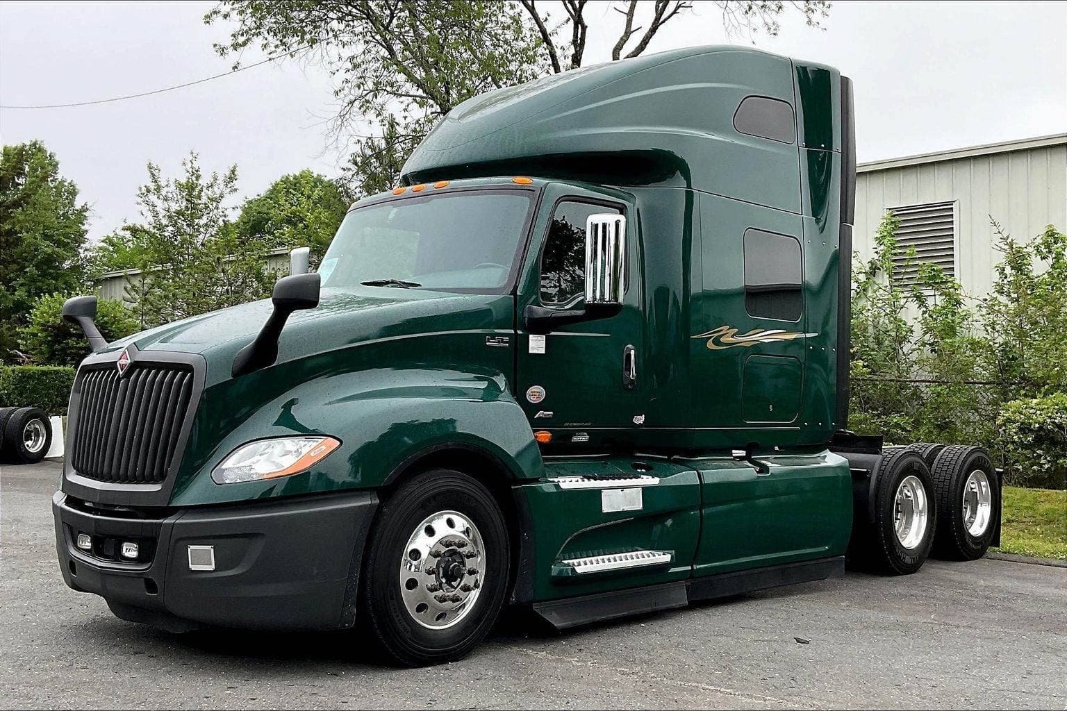 2022 International LT625 Sleeper Semi Truck - 73" Raised Roof Sleeper, A26 400HP, 11 Speed image 2