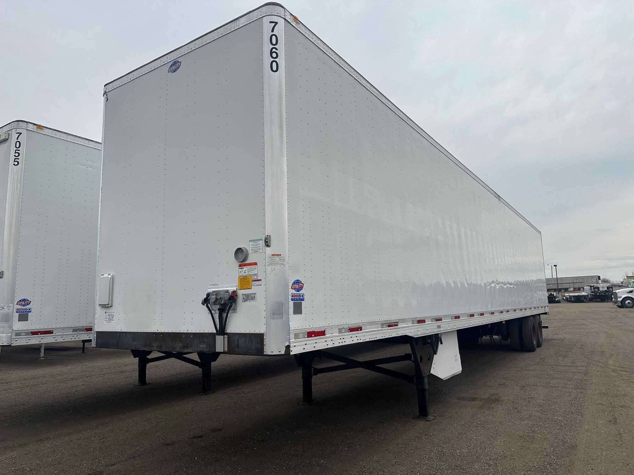 2018 Utility 4000DX 53 ft Dry Van Trailer image 2