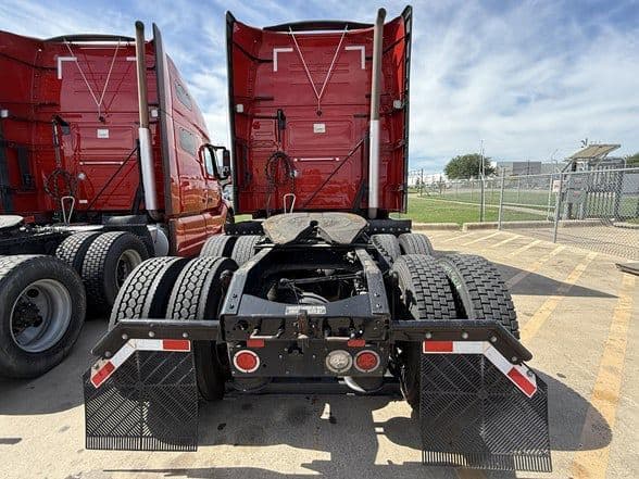 2023 Volvo VNL64T760 image 5