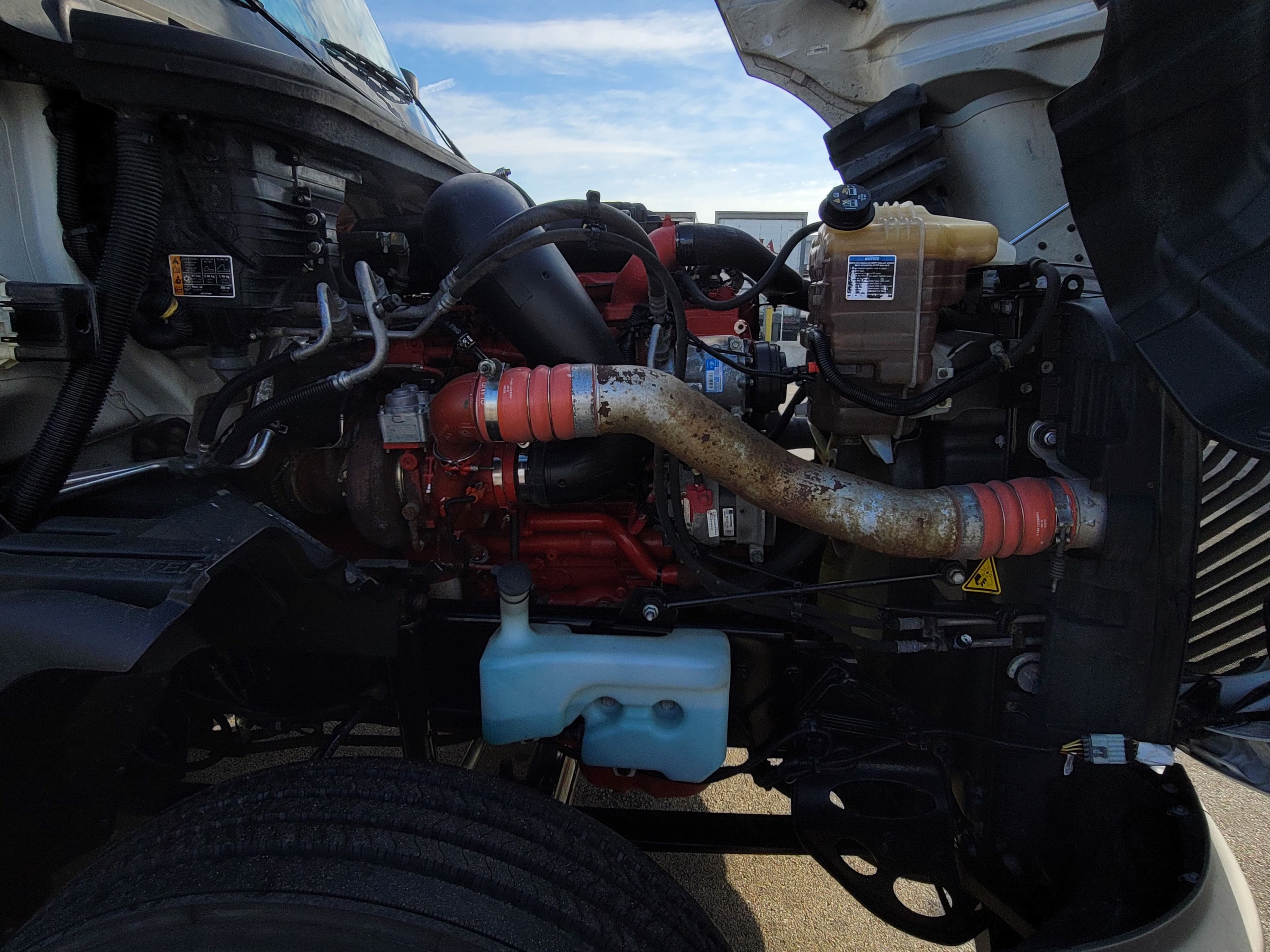 2022 International LT image 7