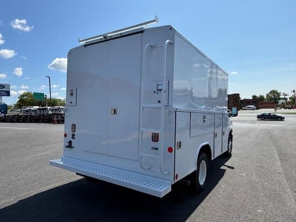 2025 Ford E350 image 6