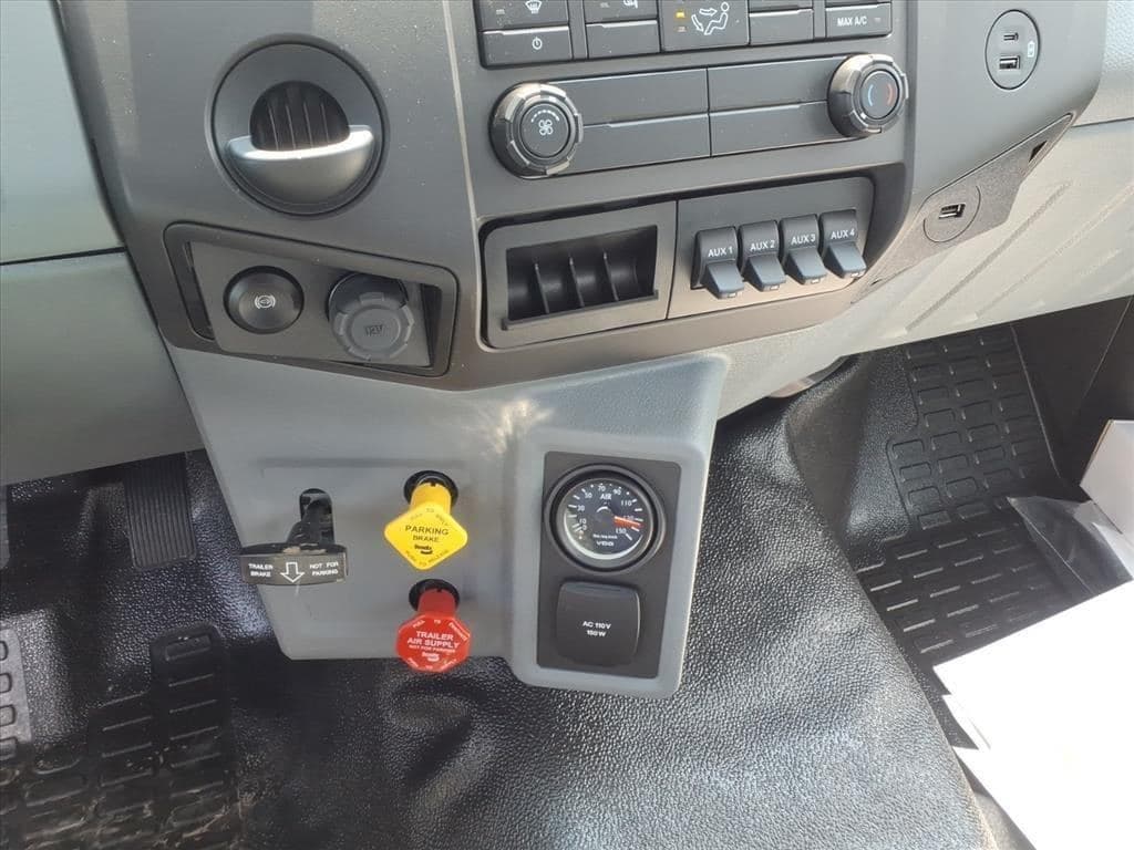 2027 Ford F750 SD image 10